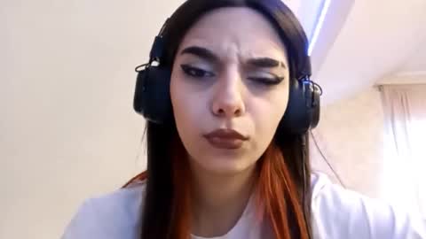 luannmaixner online show from December 17, 3:35 am