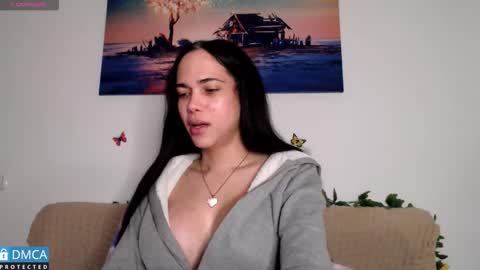 luara_ online show from January 8, 3:40 pm