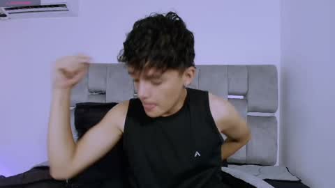 luca_voss1 online show from April 16, 11:54 am