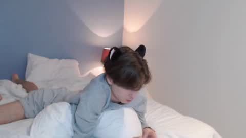 lucacharm online show from December 23, 4:33 am