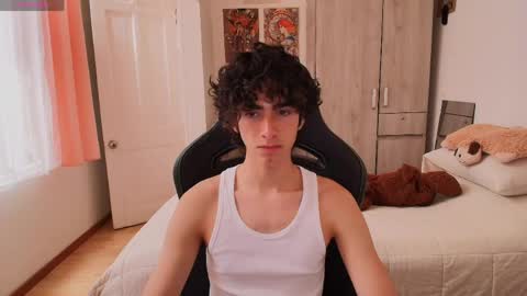 lucas_xo online show from April 18, 7:58 pm