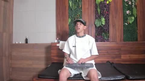 Lucca Moreti online show from April 11, 3:44 am