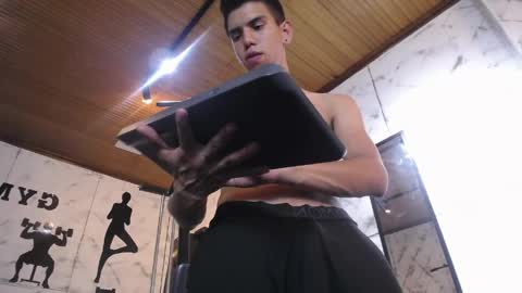 Lucca Moreti online show from April 13, 7:56 am