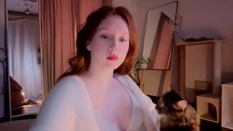 Lucia online show from November 16, 6:10 pm