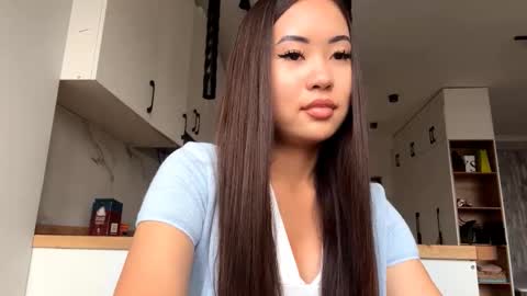 Snapshot of lucialostroh chatting on October 12, 11:14 am Kira online show from October 12, 11:14 am