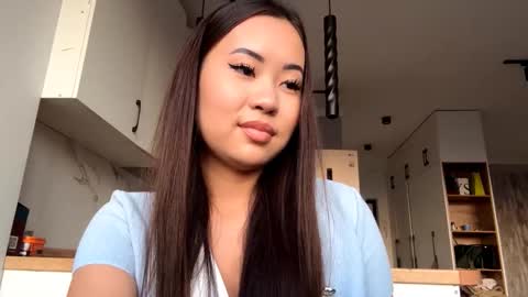 Snapshot of lucialostroh chatting on October 15, 12:06 pm Kira online show from October 15, 12:06 pm