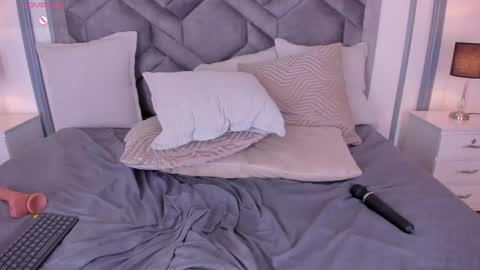    online show from September 18, 2:10 pm