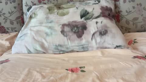 Mysterious Girl online show from September 15, 8:05 am