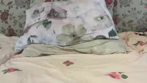 Mysterious Girl online show from March 3, 11:28 am