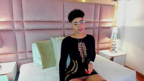  lucia wallace  online show from September 15, 10:55 pm