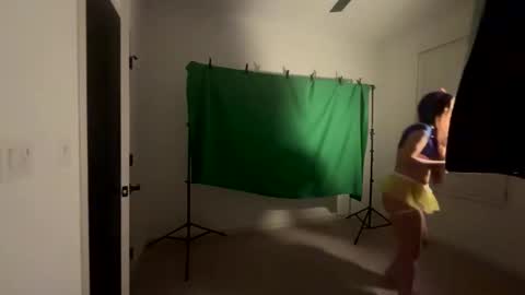 lucky_g3ld online show from April 9, 7:47 am