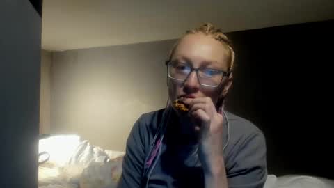 lucky_licky20 online show from February 25, 4:27 am