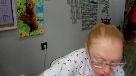 lucky_licky20 online show from April 14, 2:15 am
