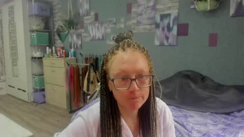 lucky_licky20 online show from May 24, 3:36 am
