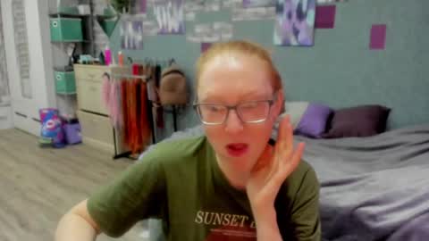 lucky_licky20 online show from April 24, 2:13 am
