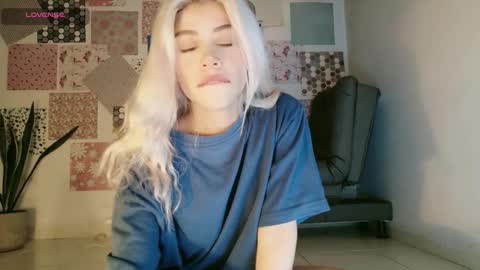 luckysapphire777 online show from March 25, 7:59 am