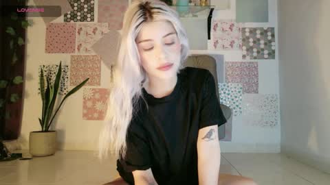 luckysapphire777 online show from April 2, 10:22 am