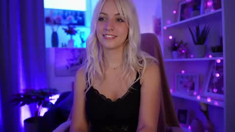 Cutie Lucy online show from June 28, 6:04 pm
