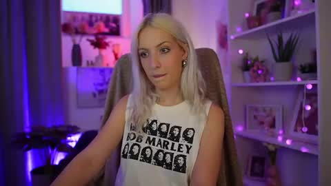Cutie Lucy online show from July 22, 6:10 pm