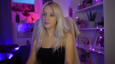 Cutie Lucy online show from July 31, 6:20 pm