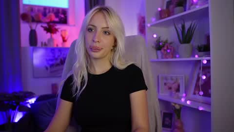 Cutie Lucy online show from August 3, 6:03 pm