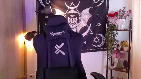 lucy meoww online show from February 21, 9:54 pm