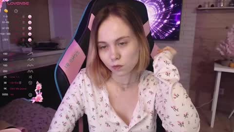 Lucy online show from December 14, 9:43 pm