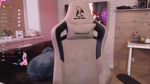 Lucy online show from September 14, 9:27 pm