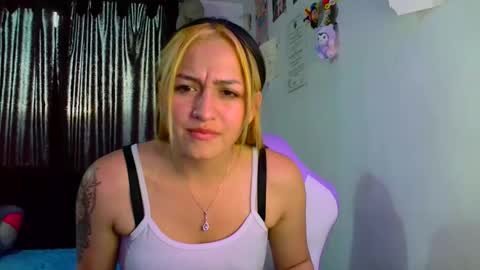 Snapshot of lucycherry__ chatting on December 20, 10:22 pm LUCIA online show from December 20, 10:22 pm