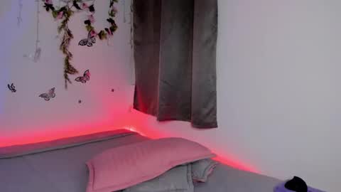 Snapshot of lucygarciia chatting on February 14, 3:00 am Lucy online show from February 14, 3:00 am