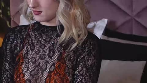 Lucy Lexton online show from February 26, 10:05 am