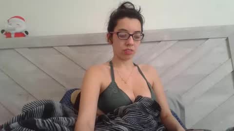 lucylitt25 online show from February 2, 9:11 pm