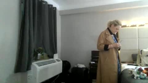 Snapshot of lucyloveslookers78240 chatting on January 18, 1:30 am Lucy Loves Lookers online show from January 18, 1:30 am