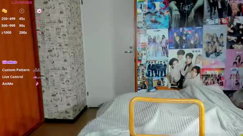 Snapshot of lucyrose33 chatting on October 17, 5:00 am Lucy Rose online show from October 17, 5:00 am
