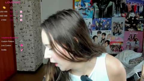 Snapshot of lucyrose33 chatting on October 14, 5:10 am Lucy Rose online show from October 14, 5:10 am