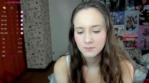 Snapshot of lucyrose33 chatting on October 15, 5:11 am Lucy Rose online show from October 15, 5:11 am