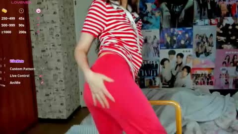 Snapshot of lucyrose33 chatting on October 10, 5:13 am Lucy Rose online show from October 10, 5:13 am