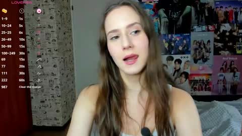 Snapshot of lucyrose33 chatting on October 13, 4:14 am Lucy Rose online show from October 13, 4:14 am