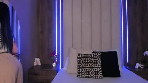 Lucy online show from February 23, 9:39 pm