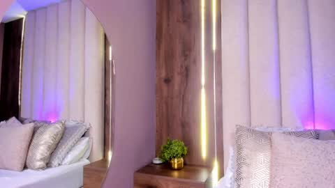 Lucy online show from October 1, 5:45 pm