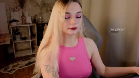 Lucy online show from October 25, 8:42 pm