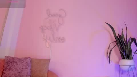 Lucy online show from November 18, 4:37 am