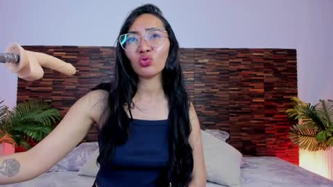 Lucy Liiu online show from April 22, 9:22 pm