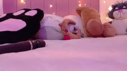 LUCYY FROM HOME  online show from April 29, 1:43 am