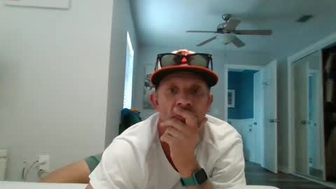 luiggii0904 online show from December 20, 9:17 pm