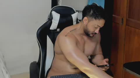 luis_baptista online show from April 8, 12:13 am