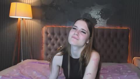 LuisaClover online show from November 16, 5:15 pm