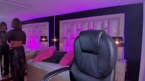 Luisa  online show from April 22, 3:08 pm