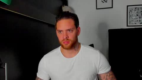 Snapshot of lukeglanton17 chatting on February 28, 10:28 pm Luke online show from February 28, 10:28 pm