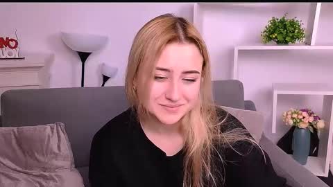 Lily online show from March 1, 9:52 pm